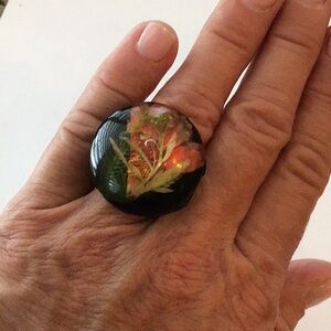 Vintage 1980’s Lucite Pressed Flower Dome Ring